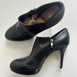 VINCE CAMUTO 4” Black Leather Heeled Bootie Size 9M